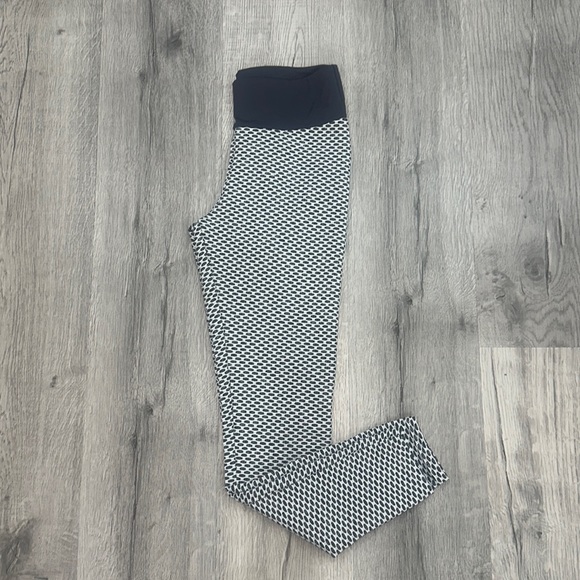 Women’s leggings size Medium - Picture 4 of 8